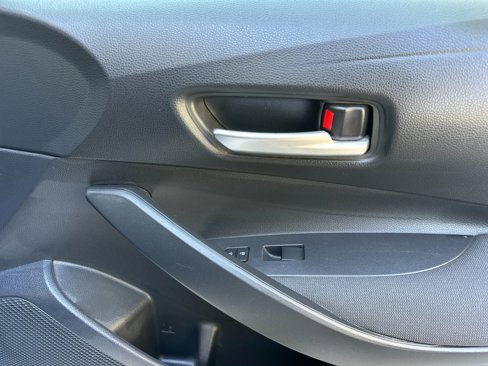 Used 2020 Toyota Corolla LE image 18