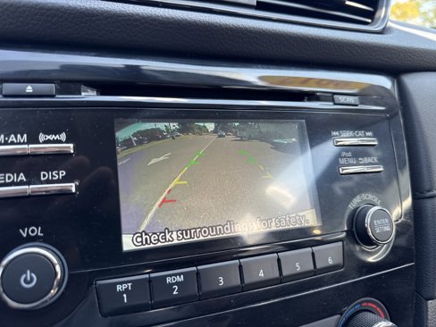 Used 2017 Nissan Rogue S image 19