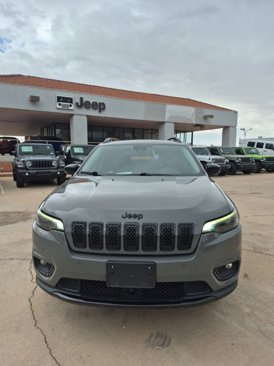 Used 2023 Jeep Cherokee Altitude Lux image 2