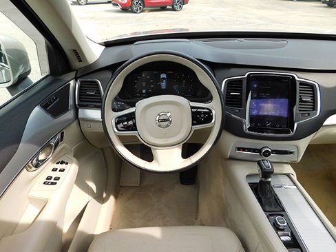 Used 2016 Volvo XC90 T6 Momentum image 14