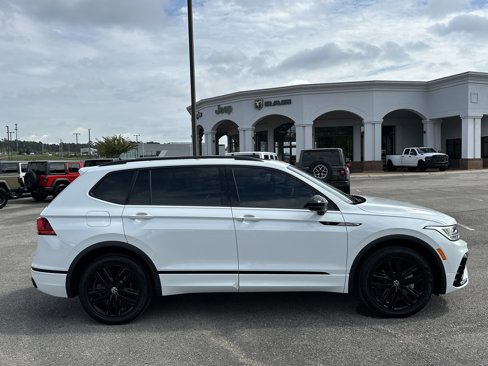 Used 2022 Volkswagen Tiguan SE R-Line image 8