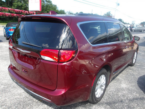 Used 2017 Chrysler Pacifica Touring-L image 8