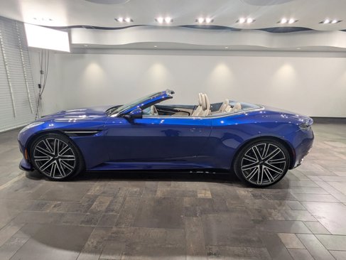 Used 2024 Aston Martin DB12 Convertible image 27