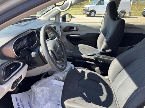 Used 2017 Chrysler Pacifica Touring image 22