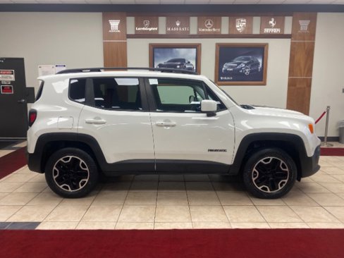 Used 2015 Jeep Renegade Latitude w/ Popular Equipment Group image 8