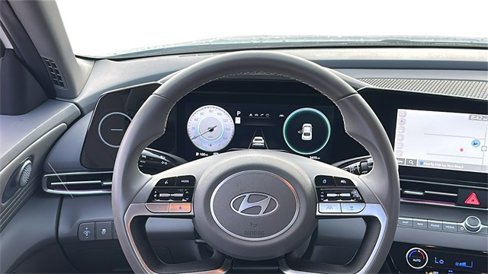 Used 2025 Hyundai Elantra SEL w/ Cargo Package image 16