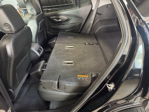 Used 2024 GMC Terrain SLT w/ Tech Package image 13