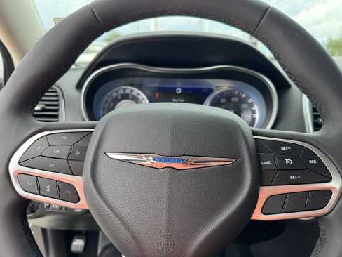 Used 2023 Chrysler 300 Touring w/ Sport Appearance Package image 30