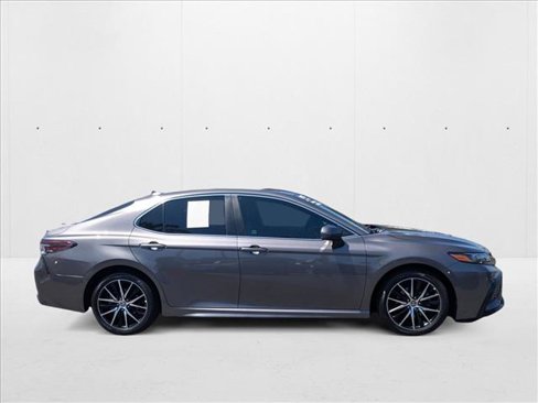 Used 2021 Toyota Camry SE image 5