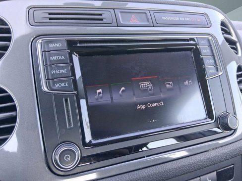 Used 2017 Volkswagen Tiguan S image 22