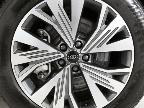 Used 2024 Audi Q4 e-tron Premium w/ Convenience Package image 8
