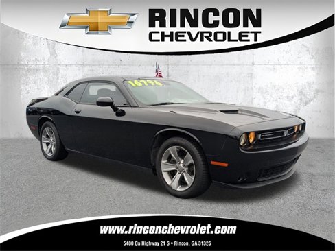 Used 2019 Dodge Challenger SXT image 1