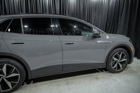Used 2023 Volkswagen ID.4 Pro S image 4