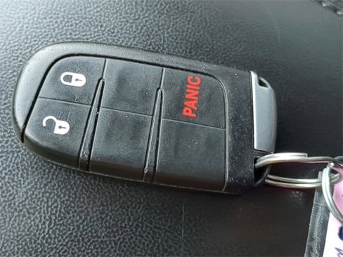 Used 2021 Jeep Grand Cherokee Laredo image 30