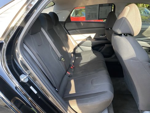 Used 2023 Hyundai Elantra SE image 29