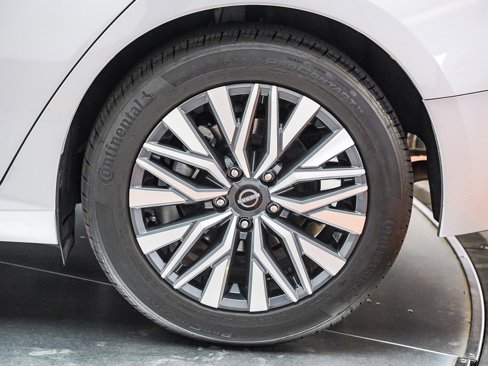 Used 2024 Nissan Altima 2.5 SV image 11