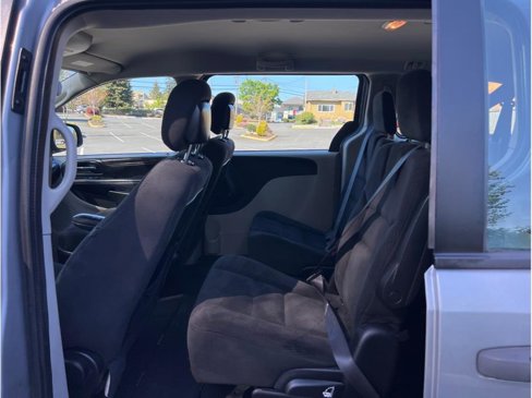 Used 2016 Dodge Grand Caravan American Value Package w/ UConnect Hands-Free Group image 12