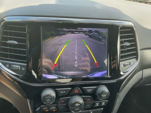 Used 2019 Jeep Grand Cherokee Altitude image 20