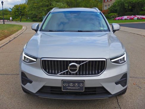 Used 2024 Volvo XC40 B5 Core image 4