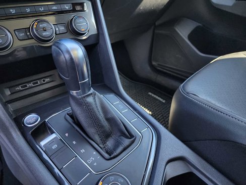 Used 2019 Volkswagen Tiguan SE w/ Panoramic Sunroof Package image 7
