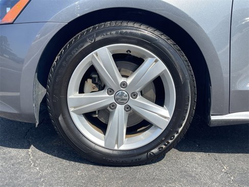 Used 2015 Volkswagen Passat 1.8T image 9