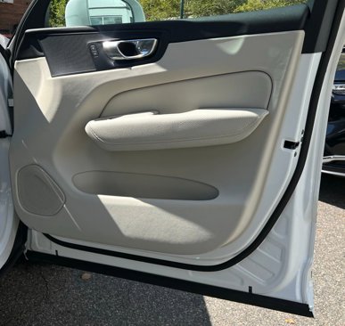 Used 2018 Volvo XC60 T8 Inscription w/ Advanced Package image 27