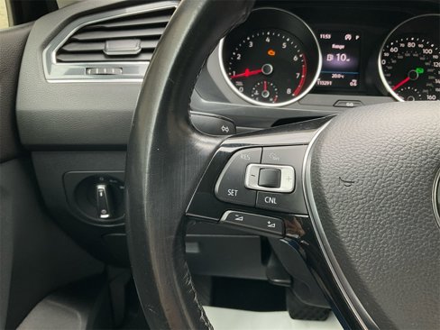 Used 2018 Volkswagen Tiguan SE image 26