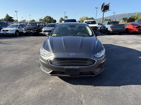 Used 2019 Ford Fusion SE image 4