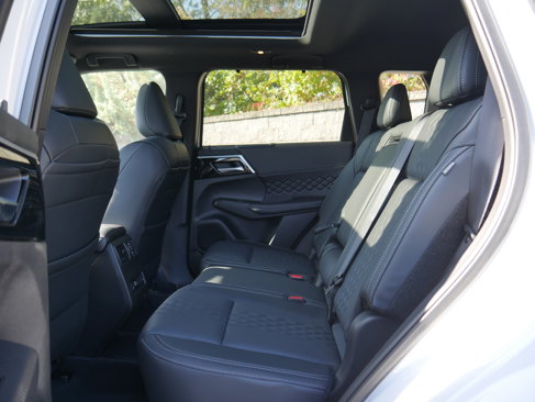 New 2025 Mitsubishi Outlander 4WD Plug-In Hybrid image 14