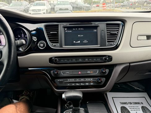 Used 2017 Kia Sedona SX Limited image 23