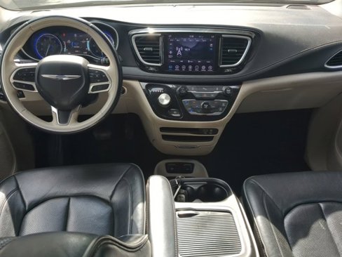 Used 2020 Chrysler Pacifica Limited image 13