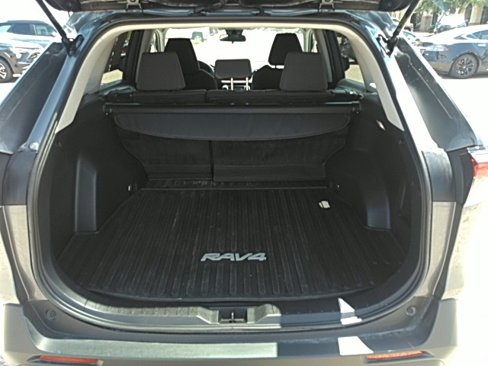 Used 2022 Toyota RAV4 LE image 20