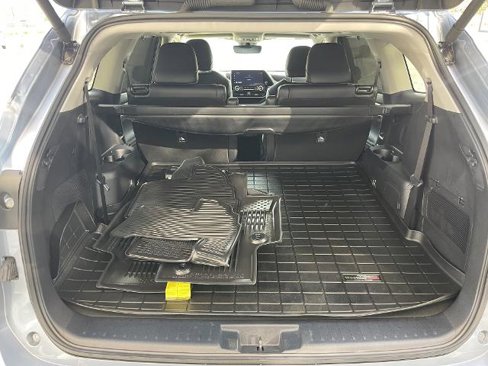 Used 2024 Toyota Highlander LE image 8