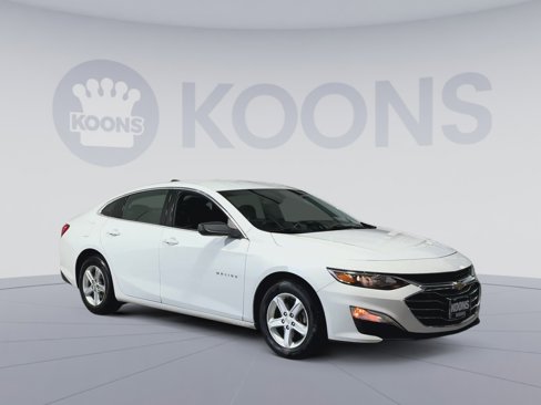 Used 2022 Chevrolet Malibu LS image 2