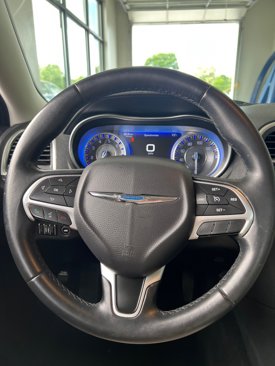 Used 2016 Chrysler 300 Limited image 19