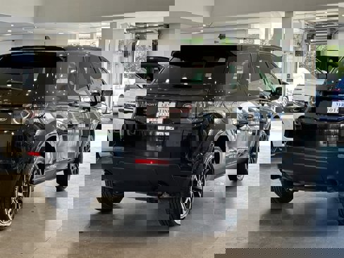 Used 2016 Land Rover Discovery Sport SE image 6