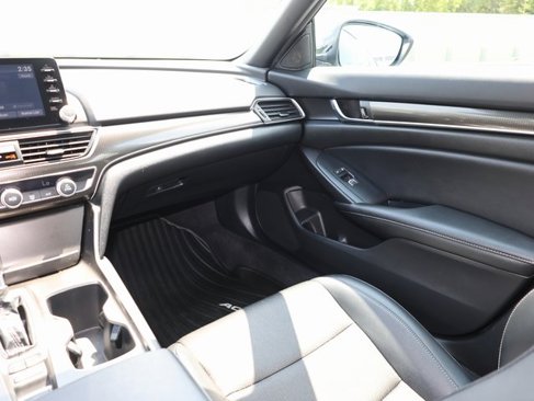 Used 2022 Honda Accord Sport image 11