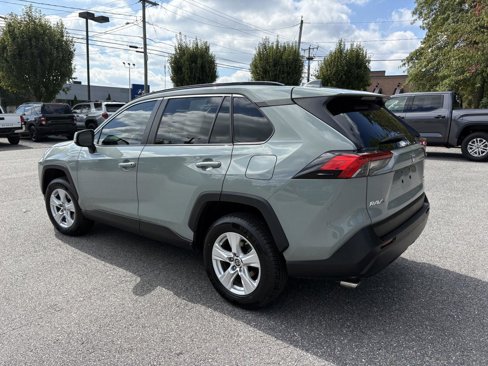 Used 2021 Toyota RAV4 XLE w/ Convenience Package image 5