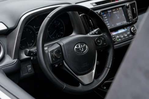 Used 2018 Toyota RAV4 XLE image 23