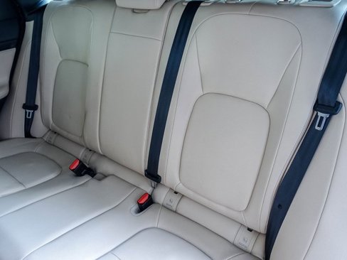 Used 2018 Jaguar F-PACE Premium image 28