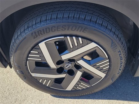 Used 2025 Nissan Kicks SV image 14