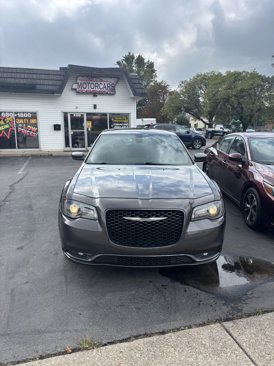 Used 2018 Chrysler 300 S image 1