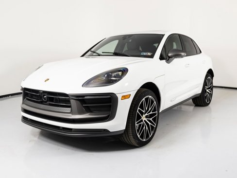 Certified 2025 Porsche Macan Turbo image 6