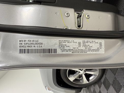 Used 2020 Jeep Cherokee Limited image 14