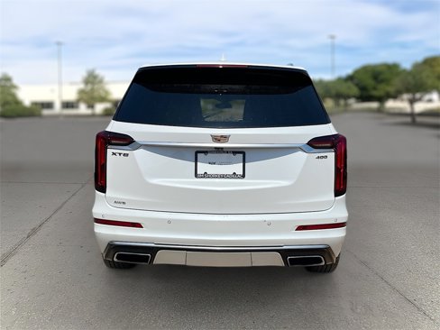 Used 2023 Cadillac XT6 Premium Luxury image 6
