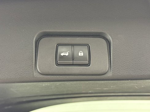 Used 2024 Nissan Rogue SV image 17