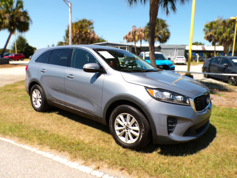 Used 2020 Kia Sorento LX image 2