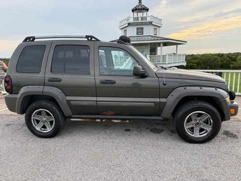 Used 2005 Jeep Liberty Renegade image 7