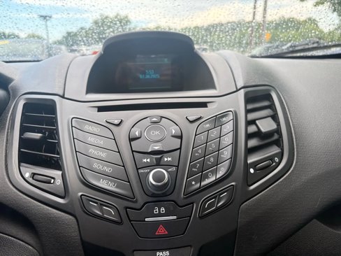 Used 2016 Ford Fiesta SE image 10