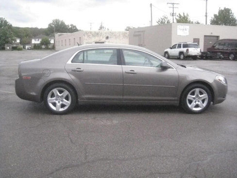 Used 2011 Chevrolet Malibu LS image 4